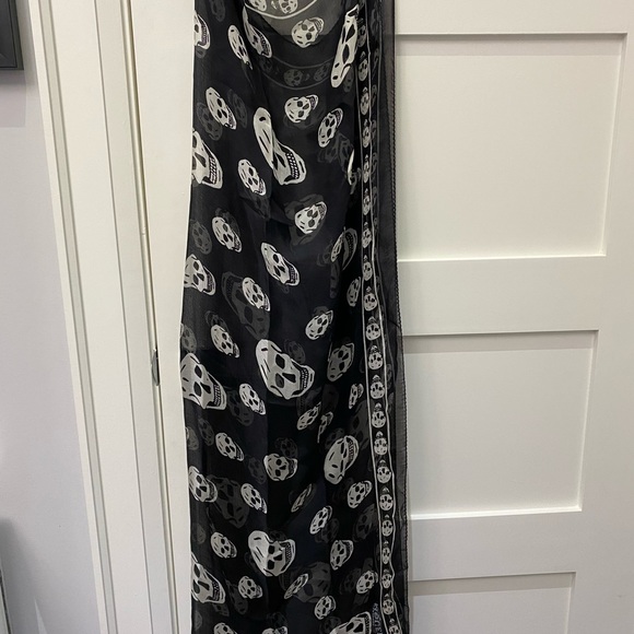 Alexander McQueen printed silk chiffon scarf black - Picture 5 of 6